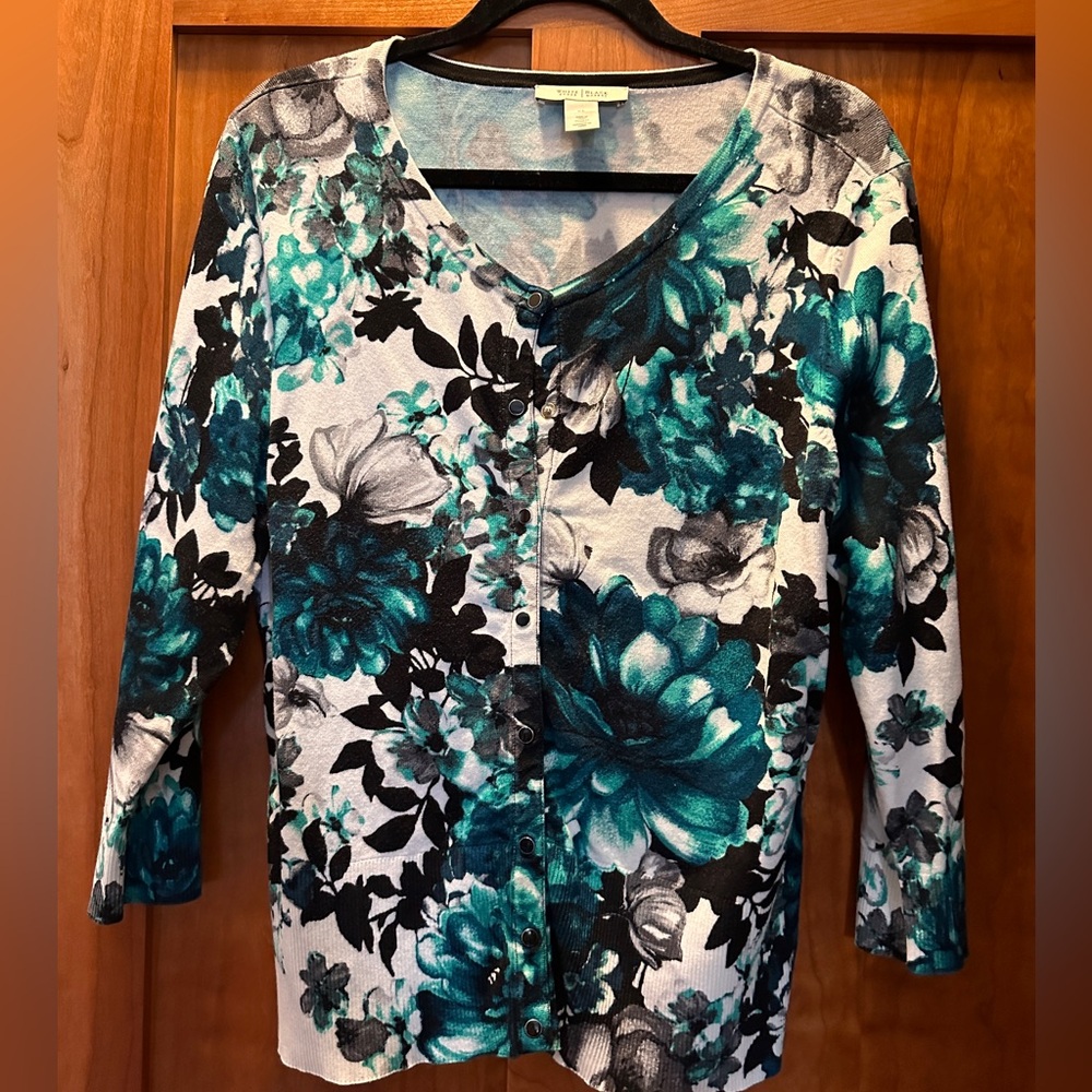 White House Black Market Floral Sweater. Snap closures.  Fits like a large.